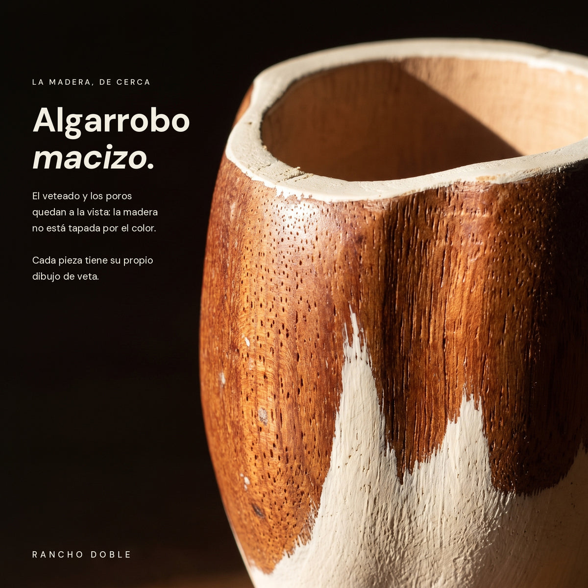 Detalle de la madera de algarrobo del mate: la veta y el poro a la vista