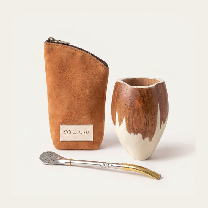 Kit Matero: mate de algarrobo, yerbera de cuero camel y bombilla